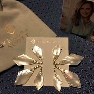 💛NWT Kendra Scott Malika Statement Earrings!💛